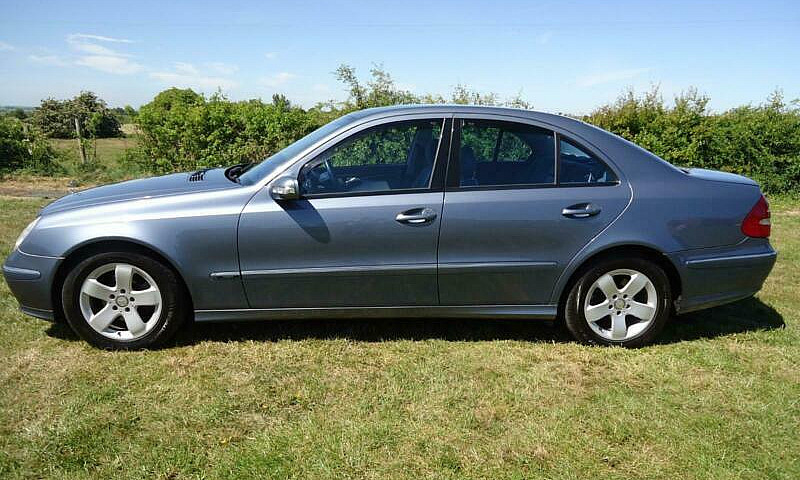 Mercedes-Benz E270 2...