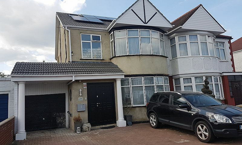 6 Bedroom House In K...