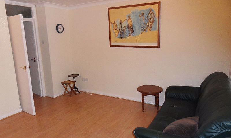 2 Bedroom Flat In Ha...