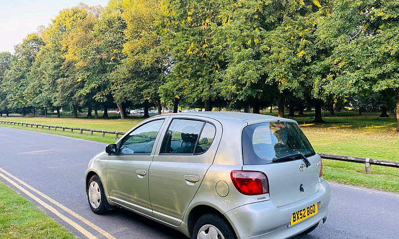 Toyota Yaris 2003 1....