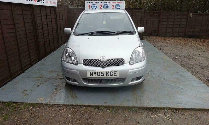 2005 Toyota Yaris 1....