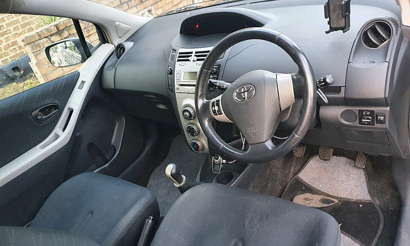 Toyota Yaris ...