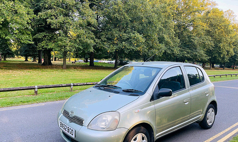 Toyota Yaris 2003 1....