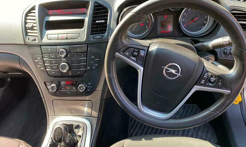 59 Insignia 4 Dr, Gr...