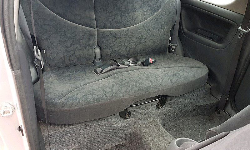 2003 Toyota Yaris/Vi...