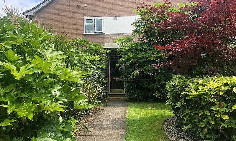 2 Bedroom Flat In Cl...