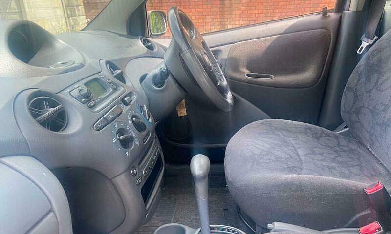 Toyota Yaris 1.3 Aut...