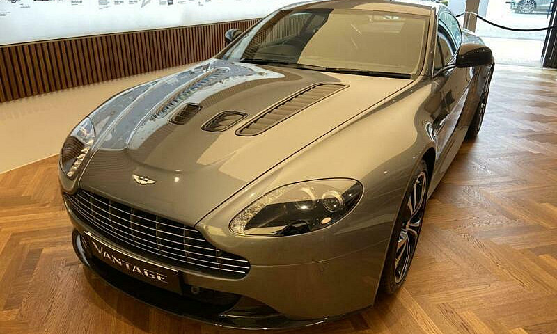 2010 Aston Martin V1...