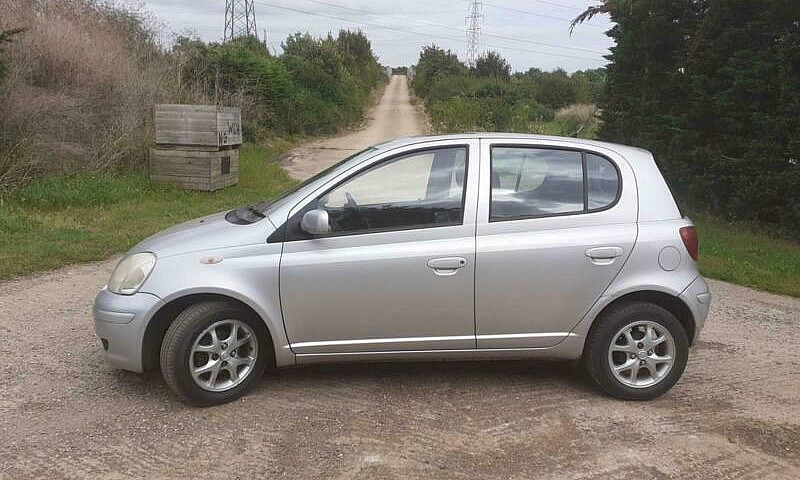 2003 Toyota Yaris T ...