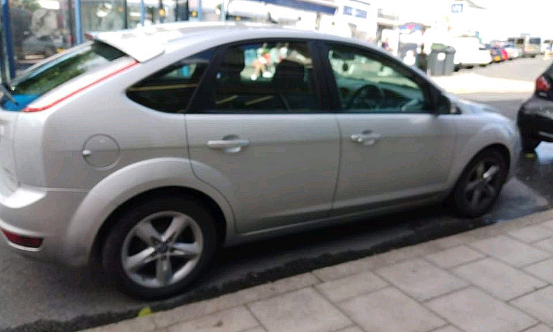Ford Focus 1.6...