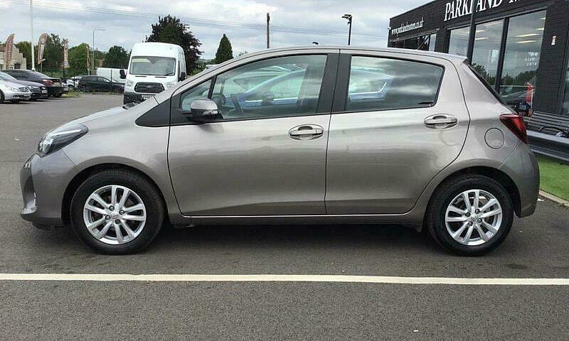 2015 Toyota Yaris 1....