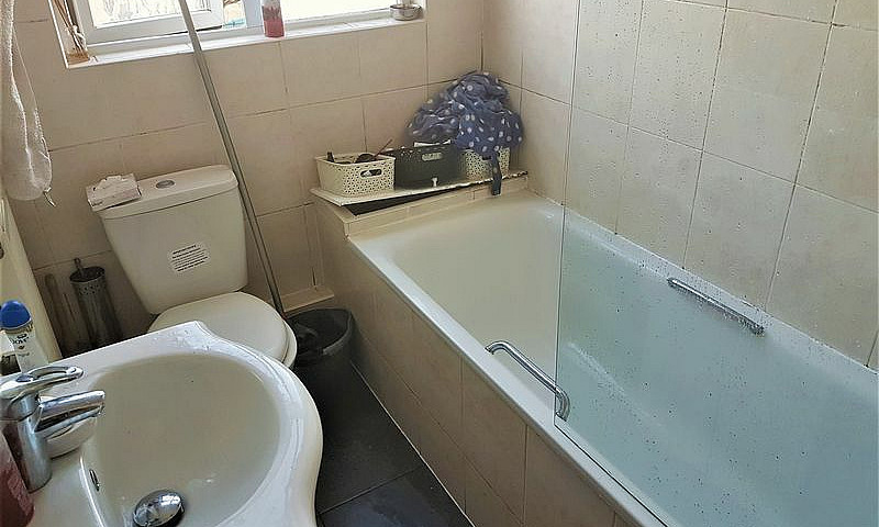 3 Bedroom Flat In Fi...