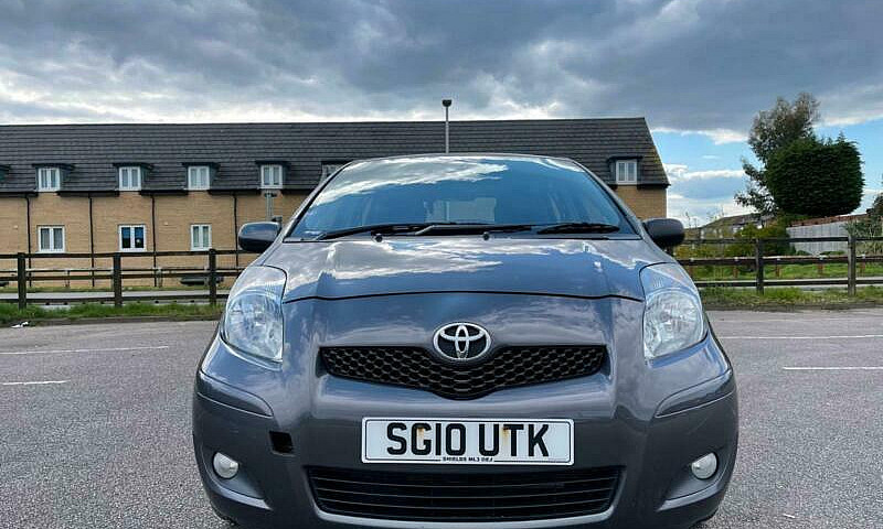 2010 Toyota Yaris 1....