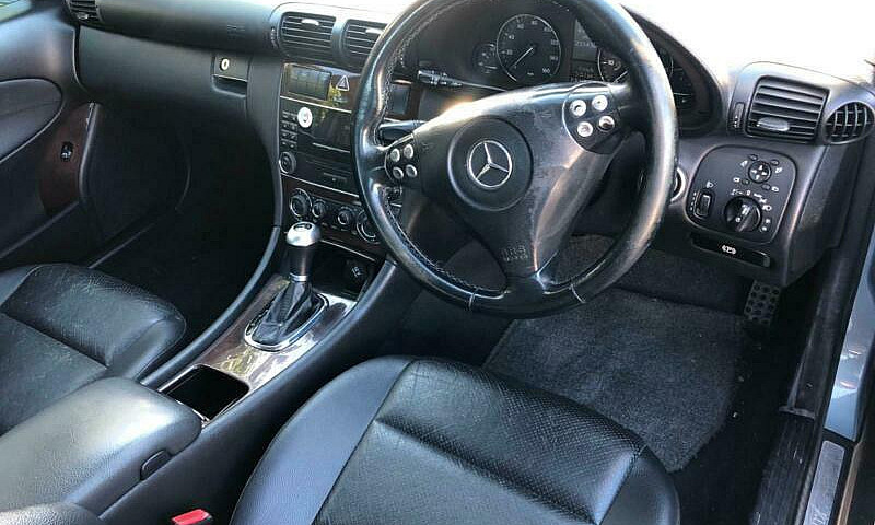 2005 Mercedes-Benz C...