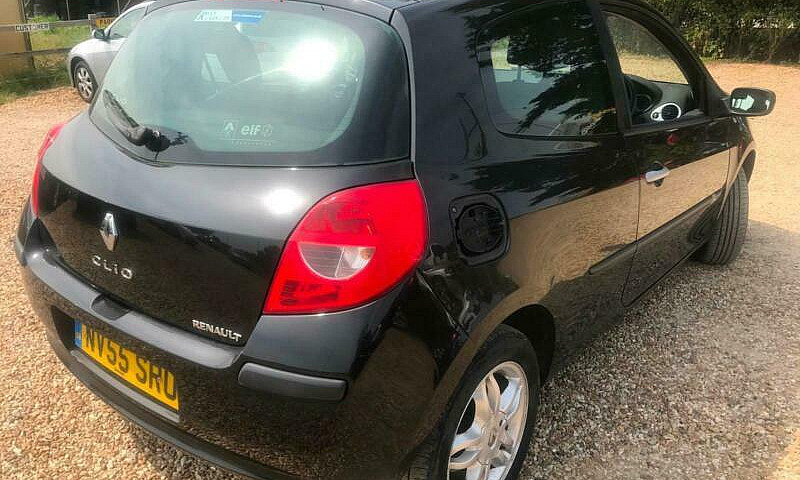 2006 Renault Clio 1....