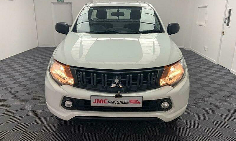 2017 17 Mitsubishi L...