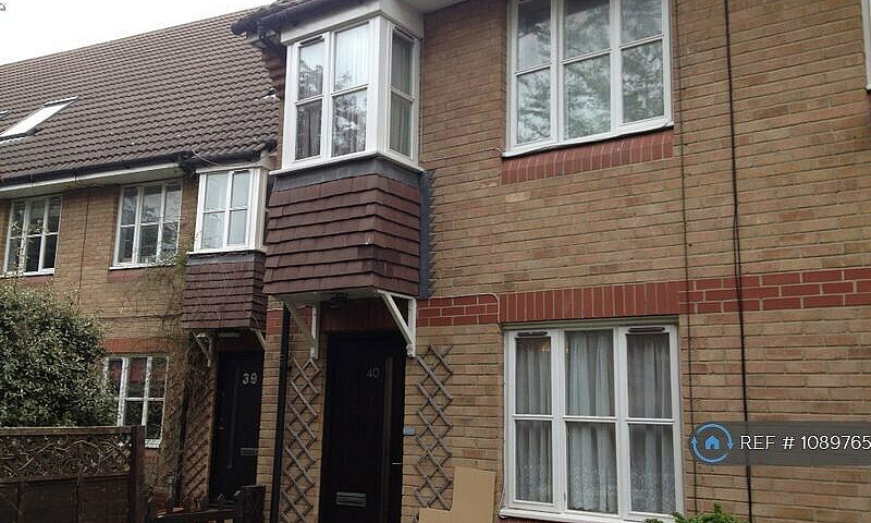 1 Bedroom Flat In Bu...
