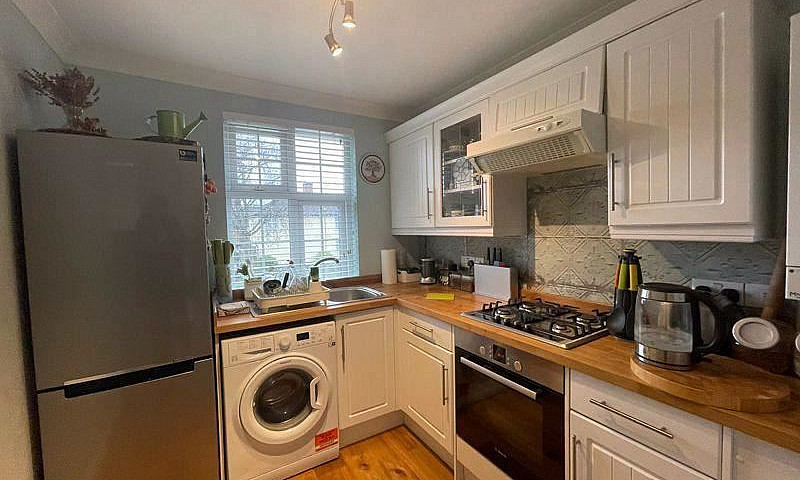 1 Bedroom Flat In Cr...