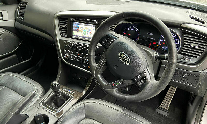 2012 Kia Optima 3 1....