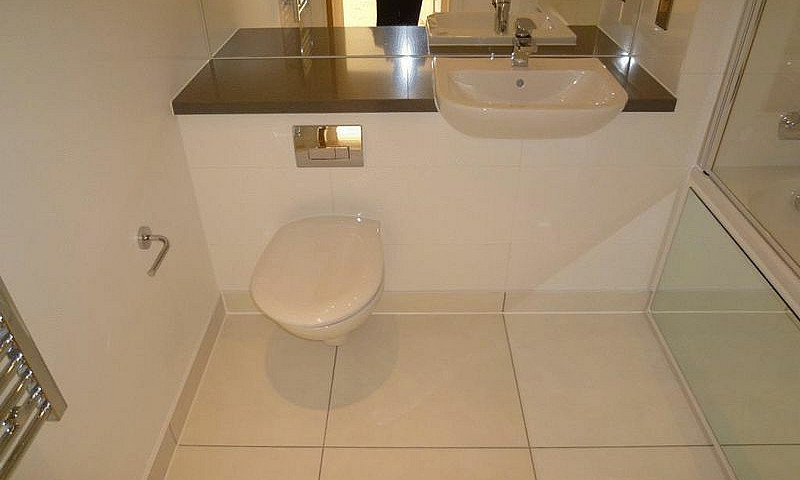 2 Bedroom Flat In Tr...