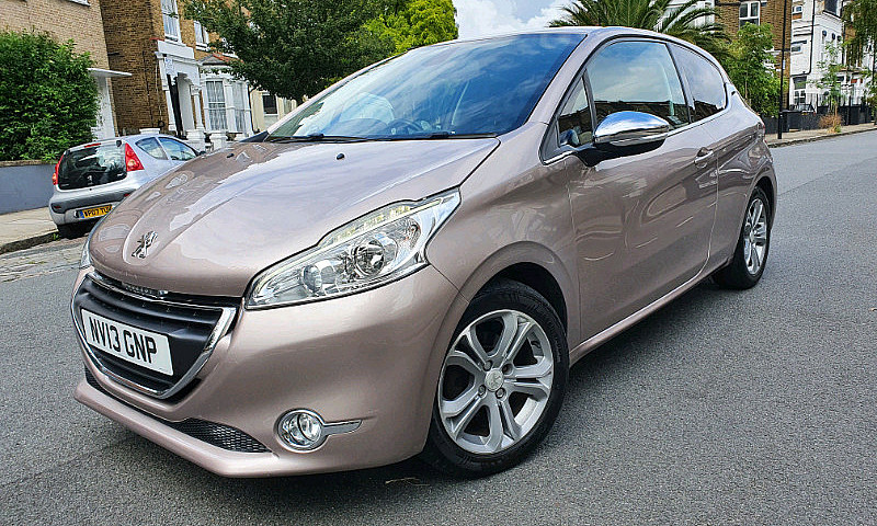Peugeot 208 Allure P...