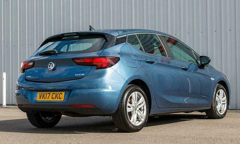 2017 Vauxhall Astra ...