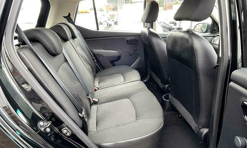 * 2011 Hyundai I10 1...