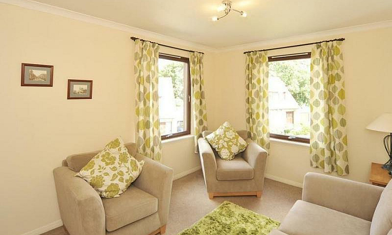 1 Bedroom Flat In He...