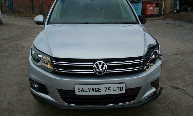 2014 Volkswagen Tigu...
