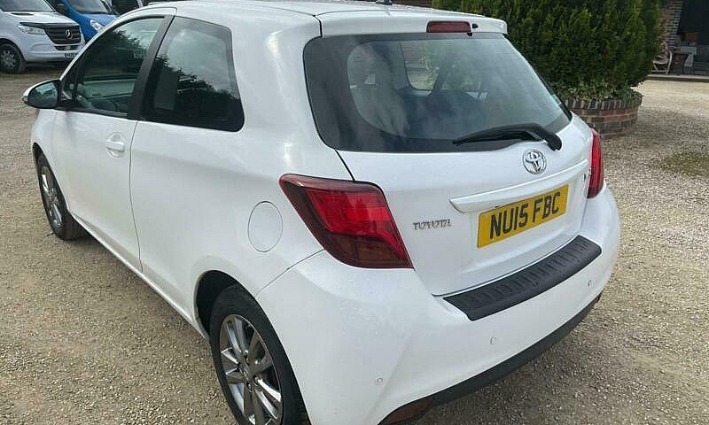 2015 Toyota Yaris Ic...