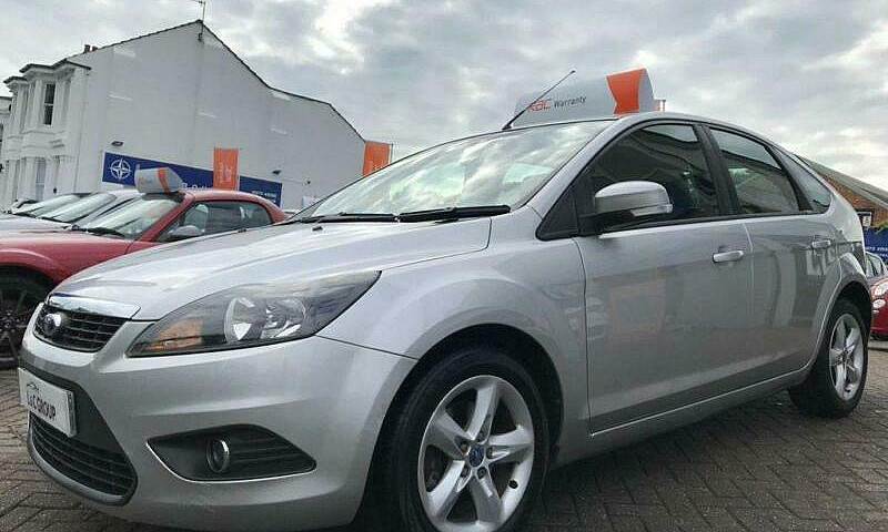 2010 10 Ford Focus 1...