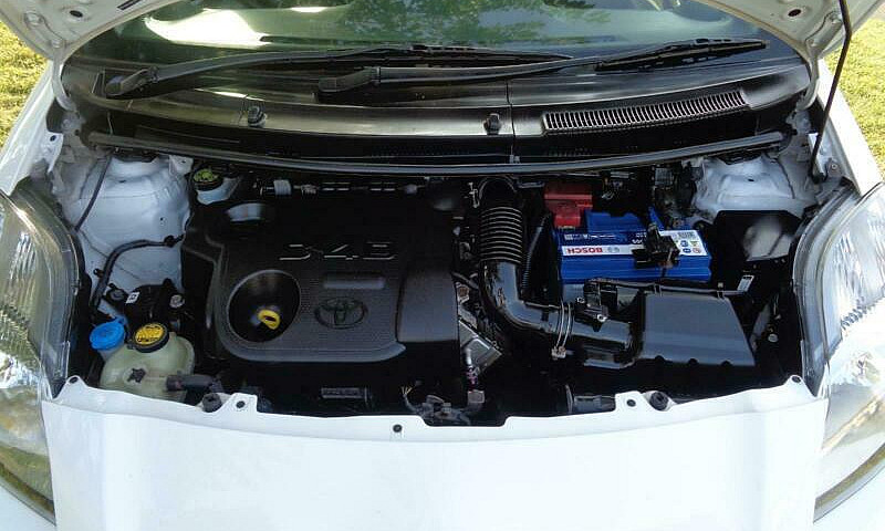 2011 Toyota Yaris 1....