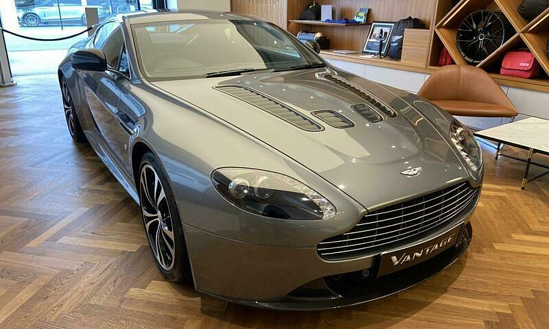 2010 Aston Martin V1...