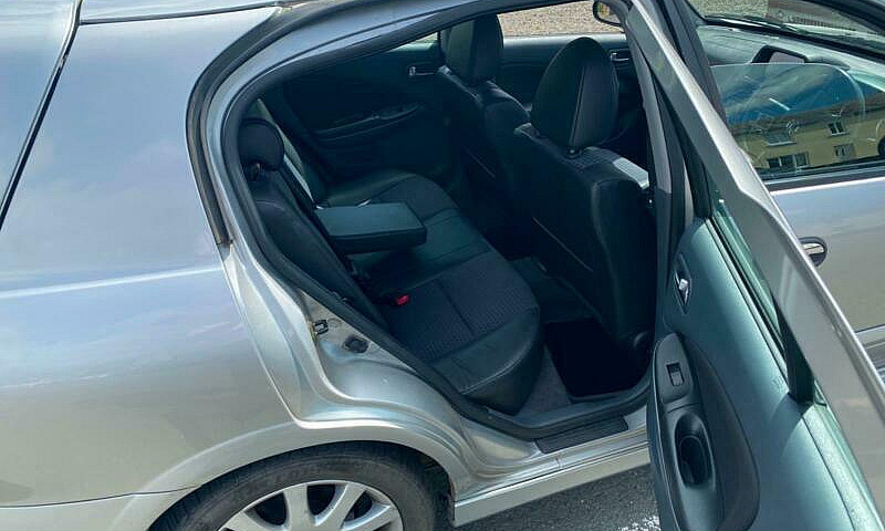 2005 Nissan Almera 1...