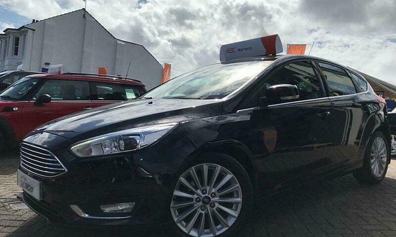 2015 64 Ford Focus 1...