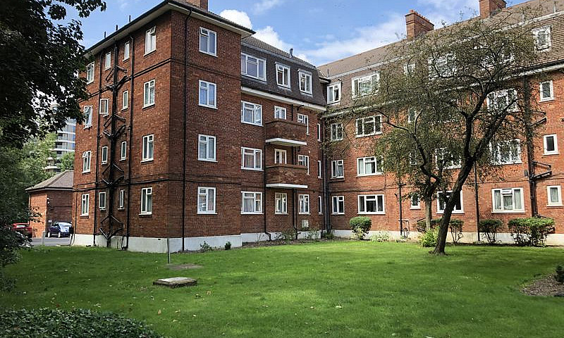 2 Bedroom Flat In No...