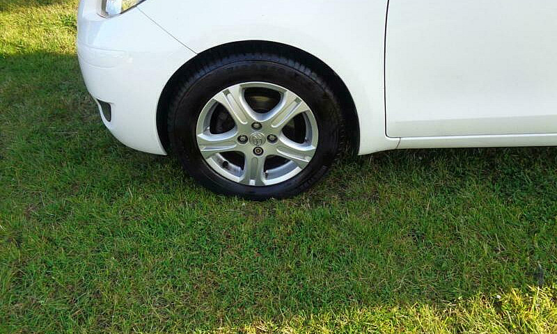 2011 Toyota Yaris 1....