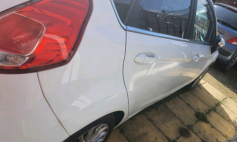 Ford Fiesta  Titaniu...
