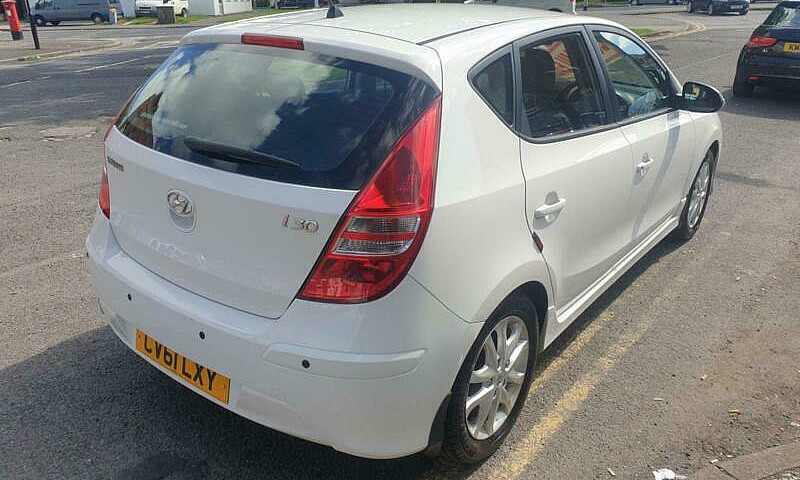 2011 Hyundai 130 Com...
