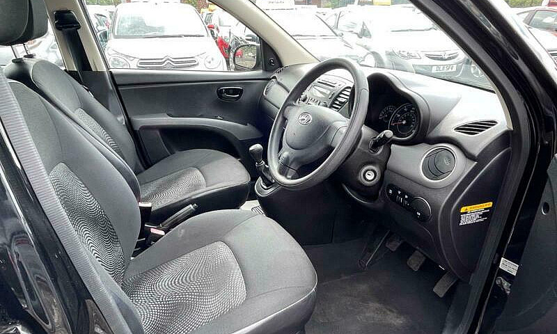 * 2011 Hyundai I10 1...