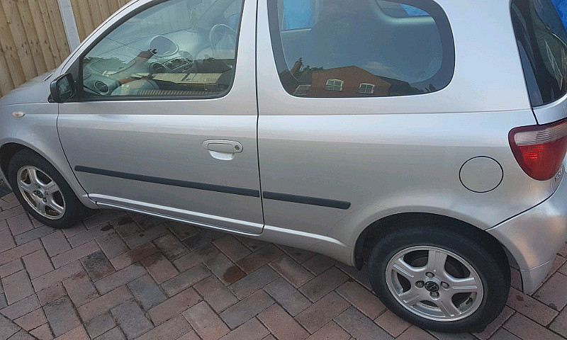 2003 Toyota Yaris/Vi...