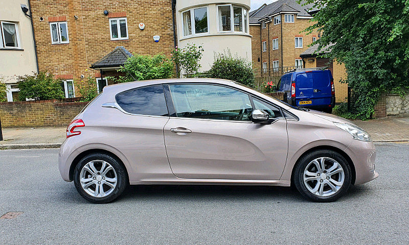 Peugeot 208 Allure P...