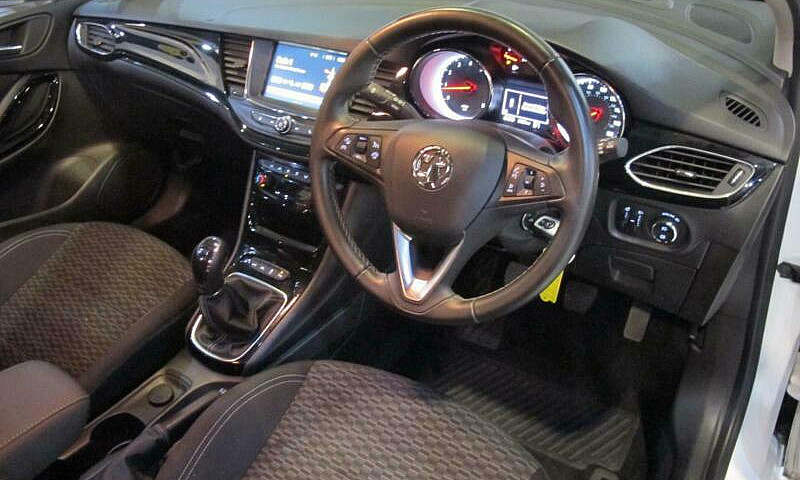 2018 Vauxhall Astra ...