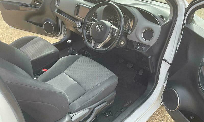 2015 Toyota Yaris Ic...