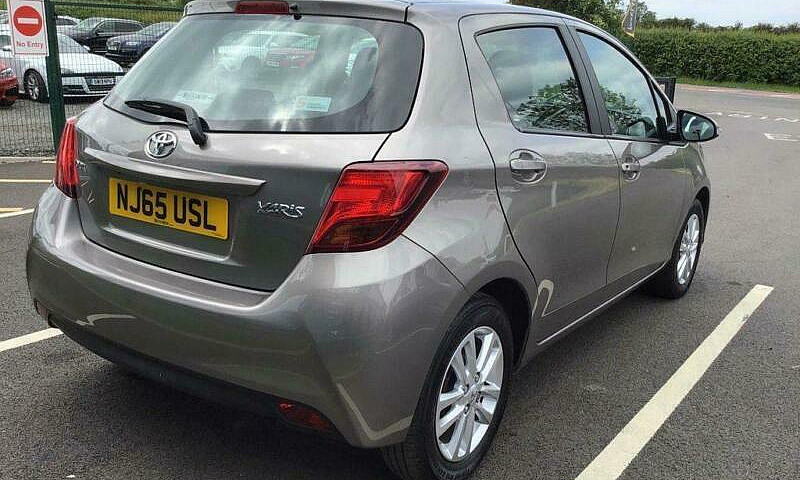 2015 Toyota Yaris 1....