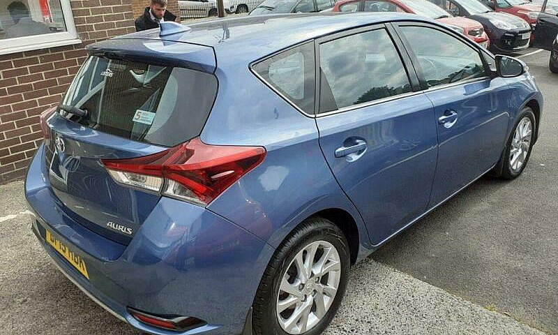 2015 15 Toyota Auris...