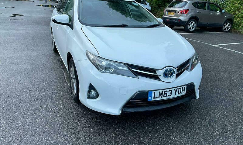 2013 Toyota Auris 1....