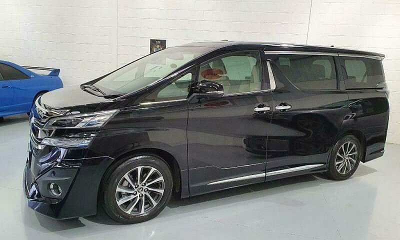 2016 Toyota Vellfire...