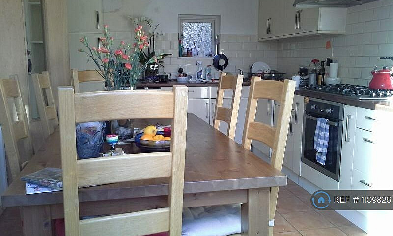 3 Bedroom House In A...