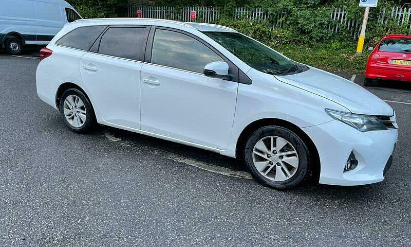 2013 Toyota Auris 1....